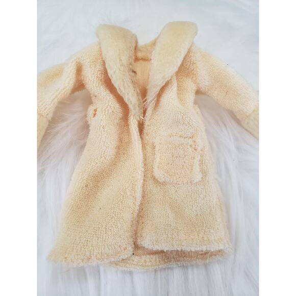 BRATZ DOLL LOT‎ MGA CLOTHING SLUMBER PARTY MEYGAN YELLOW ROBE - Picture 2 of 4